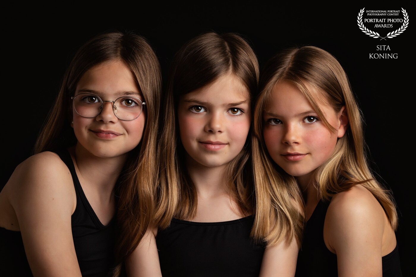 These beautiful 3 sisters photographed in my photostudio. Love the clean look, black background with the skin tones of these girls. The soft looks, just al little smile with the eyes.