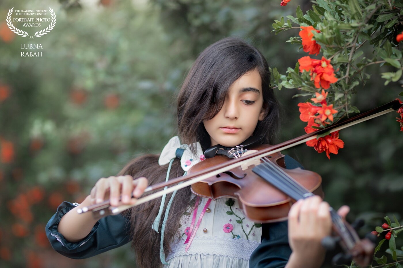 My sweet girl ??? with her small Violin ???... I am in love with music ???..nature ???..girls..photo magic..??? I am taking this photo before the concert