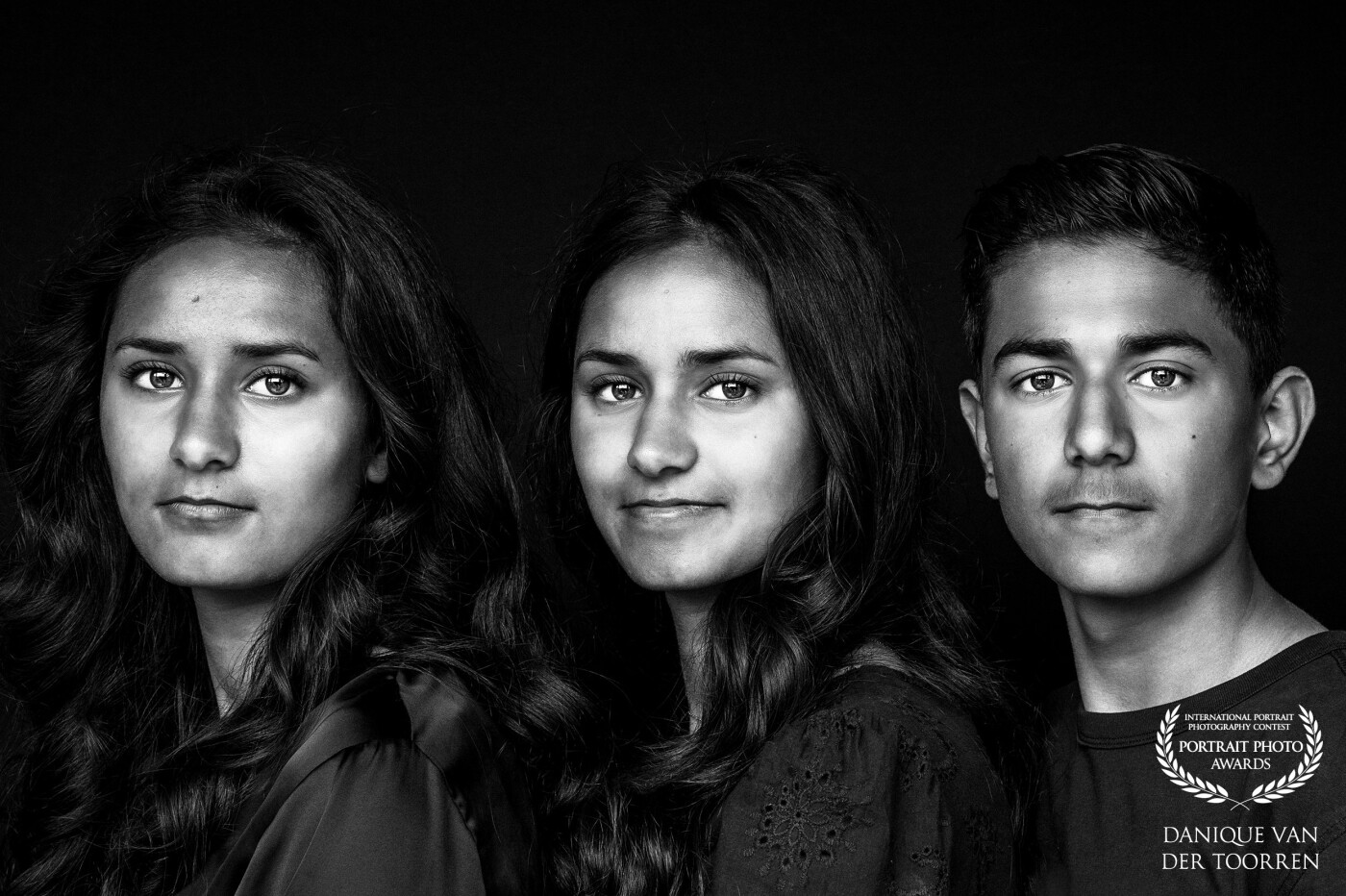 The real love between brother and 2 sisters.<br />
A nice black and white combination<br />
<br />
Model: Jada, Cassy & Kayne<br />
Photo & Lightroom edit: @daniquevdtphotography