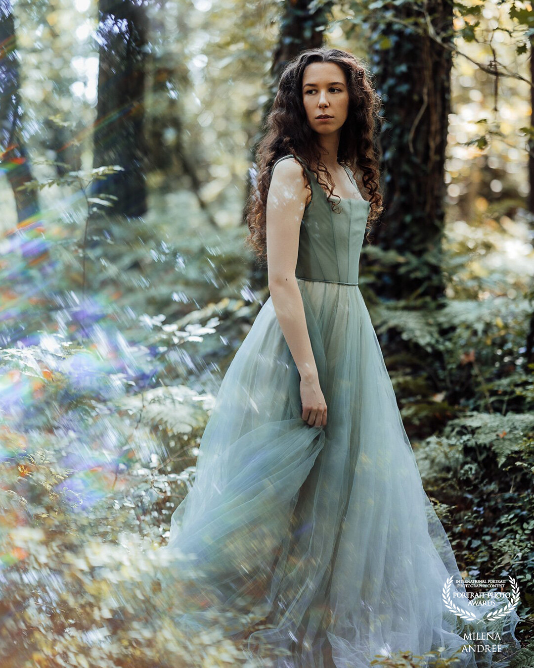 "Friedas Fairytale"<br />
<br />
Model & Dress: @friedalepold<br />
Photographer: @photogravity_milenaart