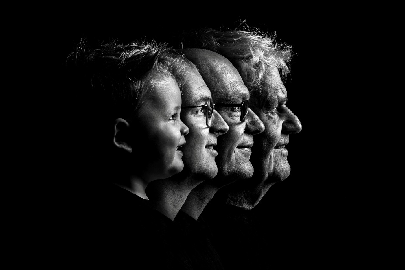 Vier generaties op een beeld.