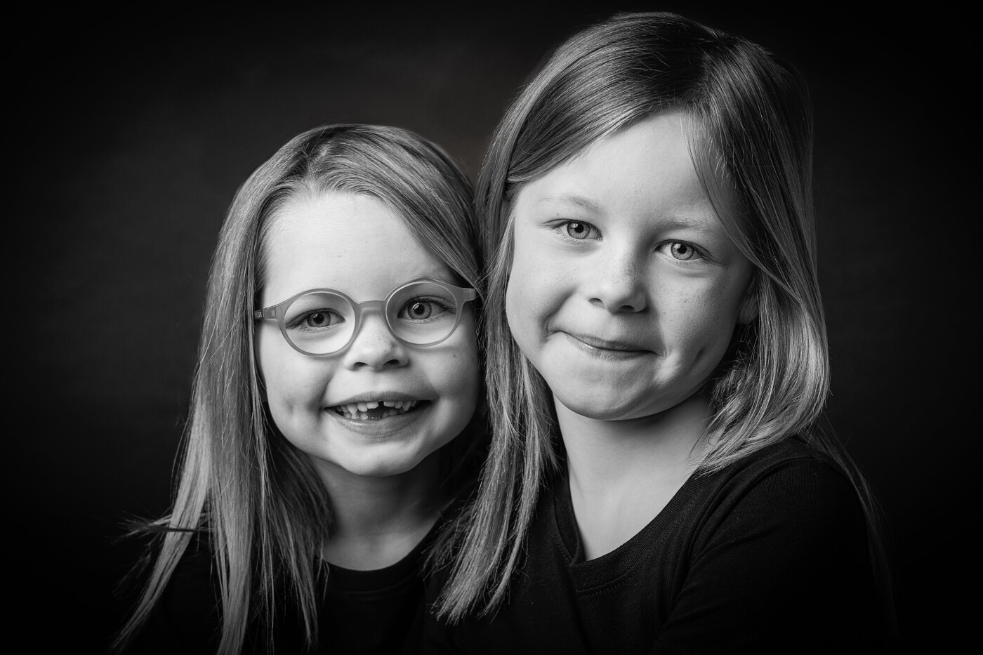 Black and White Portrait
📸  Lynn & Jill.

Studio: Lotte Rietveld Fotografie