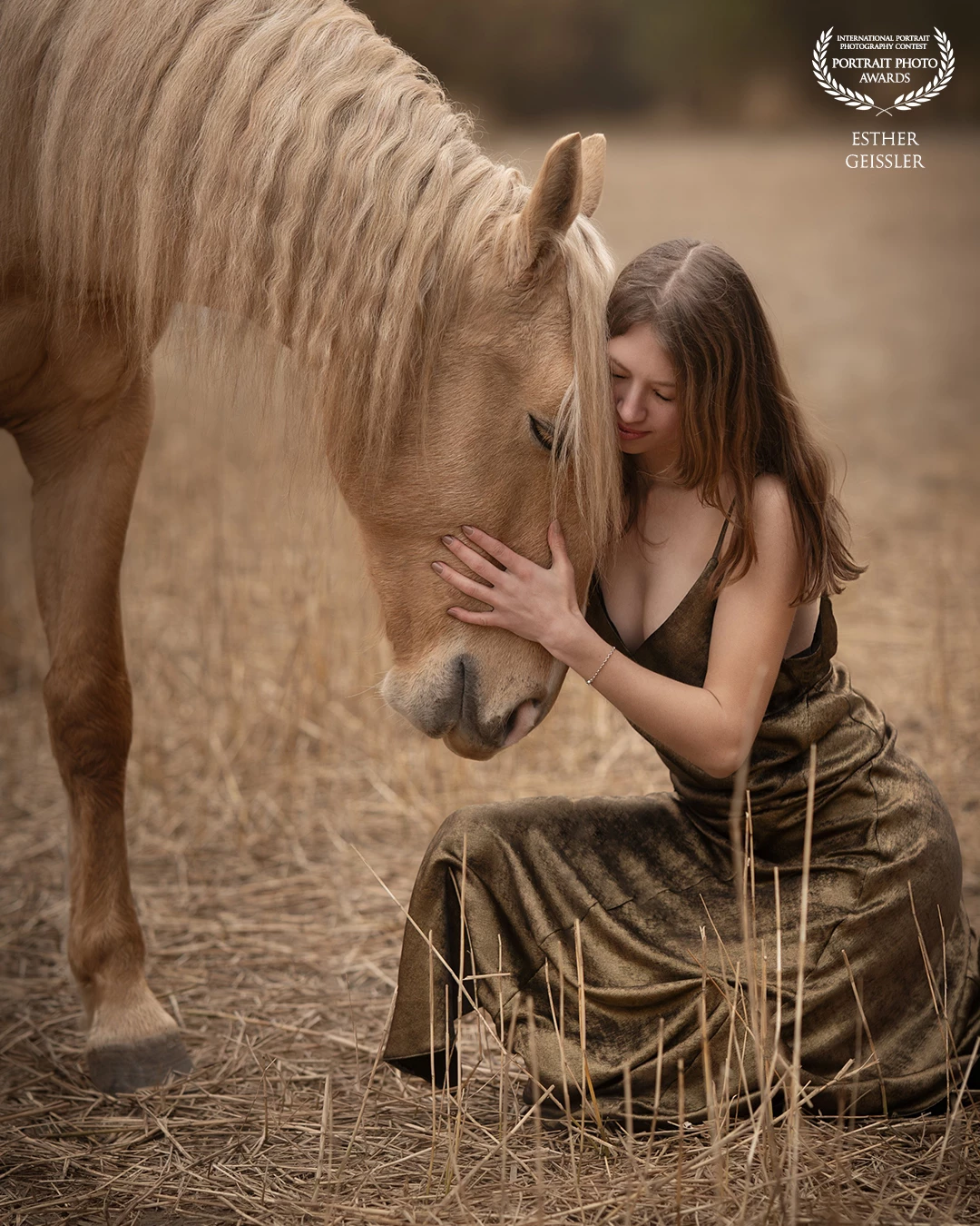 Models: Aslan & Annemayke<br />
Photographer: Meraki Animal Art<br />
The way Aslan responded to Annemayke’s presence — calm, grounded, and so full of trust — it was like watching two souls speak without words.