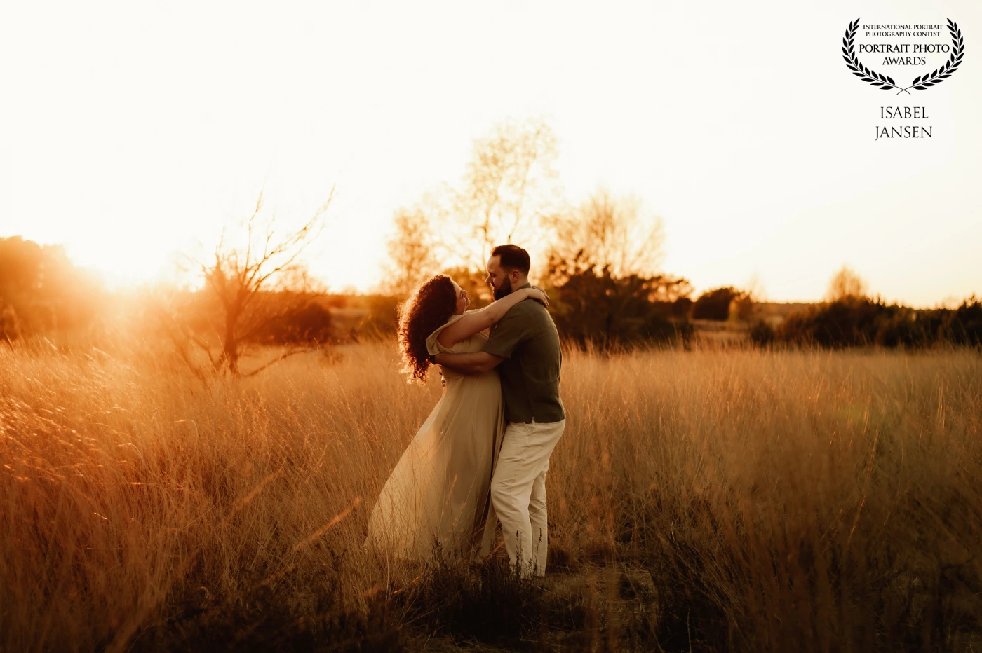 "Two hearts, soon to be three, glowing in the golden light of the sun. Like a dream caught between now and what's to come."<br />
<br />
Made by: Camera Bells - Isabel Jansen<br />
IG: @camerabells