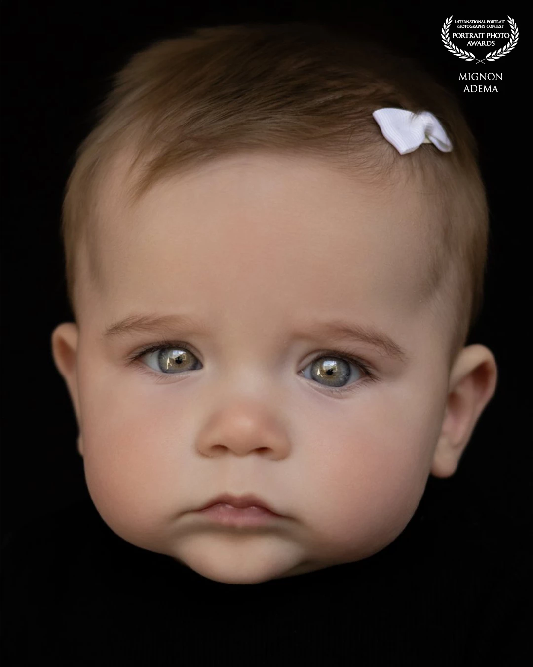 A portrait of my own daughter — with a final result that shows a clearly grumpy expression, simply because she had absolutely no interest in being photographed that day.<br />
And yet… that’s exactly what makes this image so special to me. Honest, raw and unfiltered. No perfect smile, no posing — just her, exactly as she was in that moment. A reminder that portraits don’t always need perfection to be powerful.<br />
<br />
- Mignon Adema; Hey Mama Fotografie