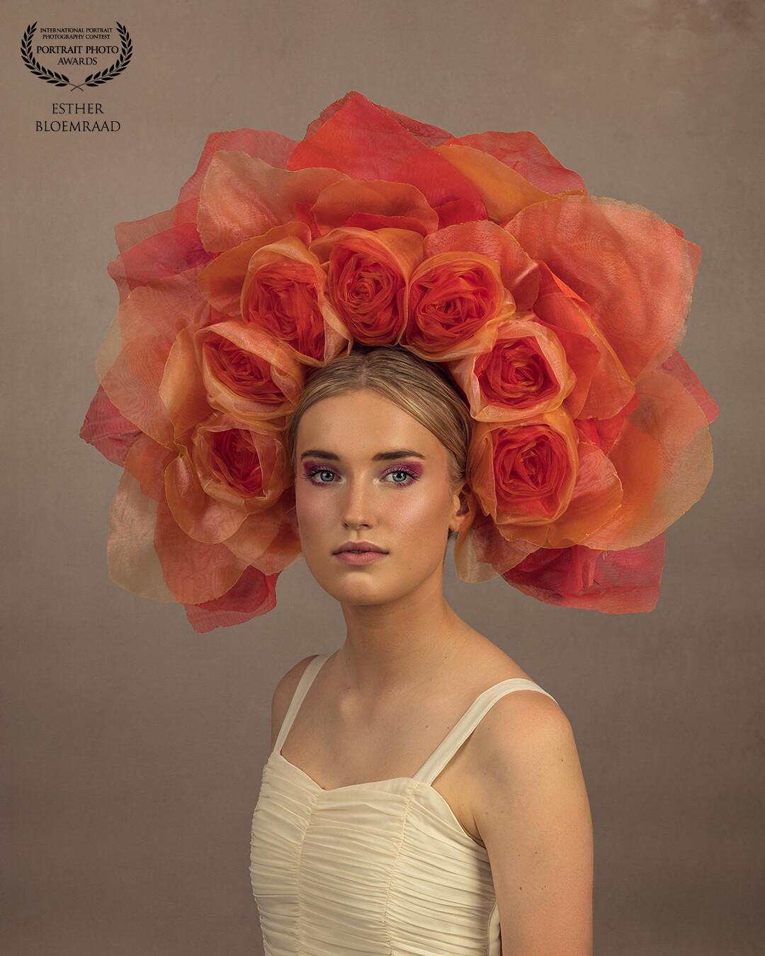 One of my favorite models Lisa with couture design ’La Flamme de Lisa’. An exclusive fascinator, handmade by designer Rosa Mandy.<br />
<br />
Model: Lisa<br />
Photo & edit: @estherbloemraad.fotografie
