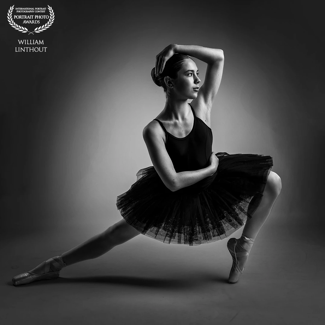 This young ballet dancer had carefully planned her poses and absolutely wanted the photos in black and white. This photo therefore deserved a slightly more creative lighting.