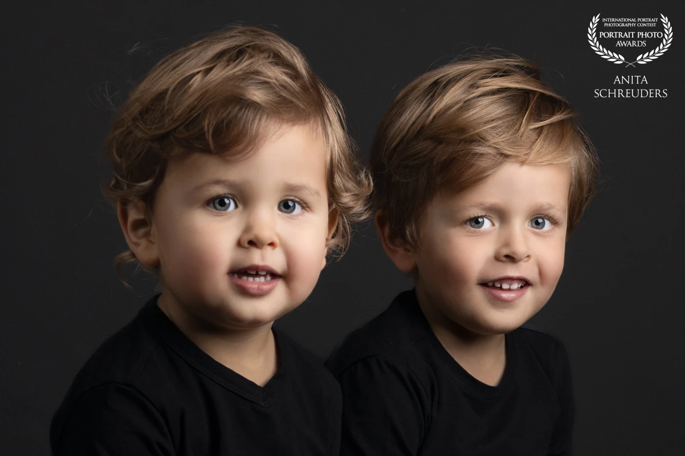 These sweet little brothers (just 2 and 3 years old) stealing the show in front of my lens.🫶<br />
Created by: @anitaschreuders_photography<br />
www.anitaschreuders.nl