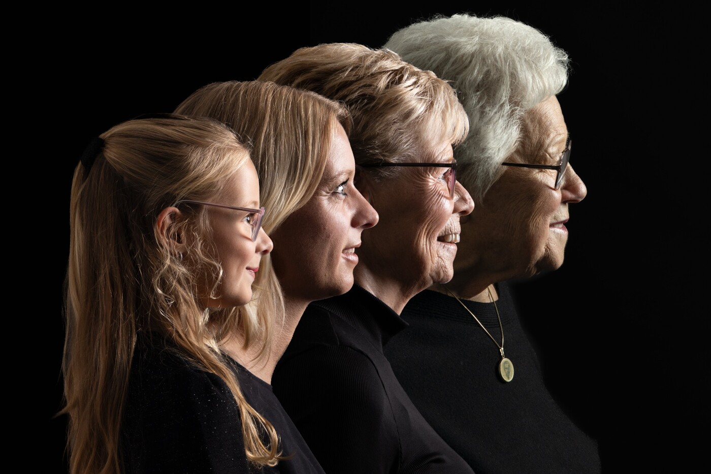 Four generations of women, connected by family and captured in one timeless portrait.
Created by: @a...