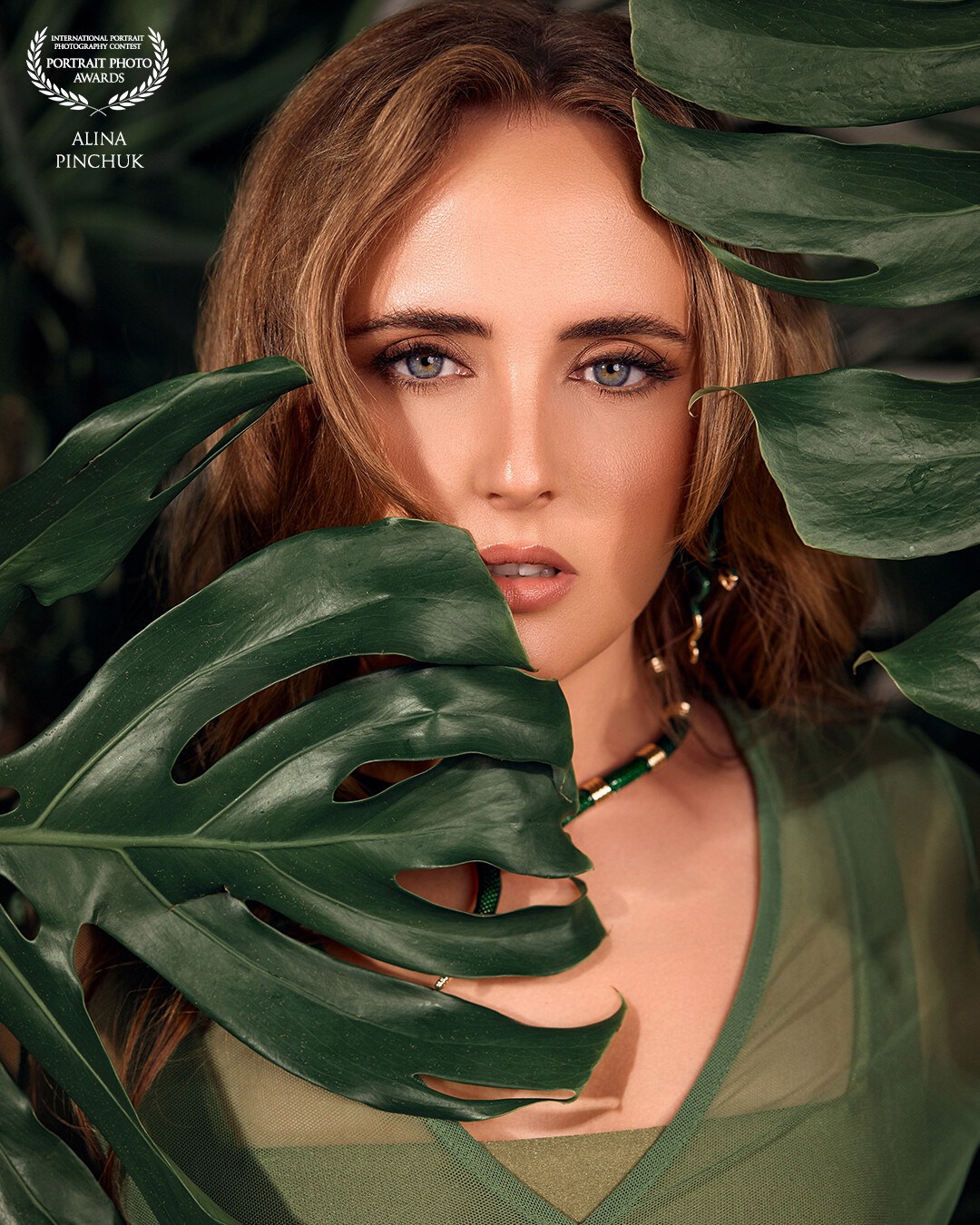 Model: Jessica Tataru @jessicatataru<br />
Creative Director & Photographer: Alina Pinchuk @armoniaphotography<br />
Makeup: @glammed.by.bella <br />
Hair: @olgakh_hair <br />
Parrots: @theparrotlady <br />
Florals: @fromthegroundupfloral