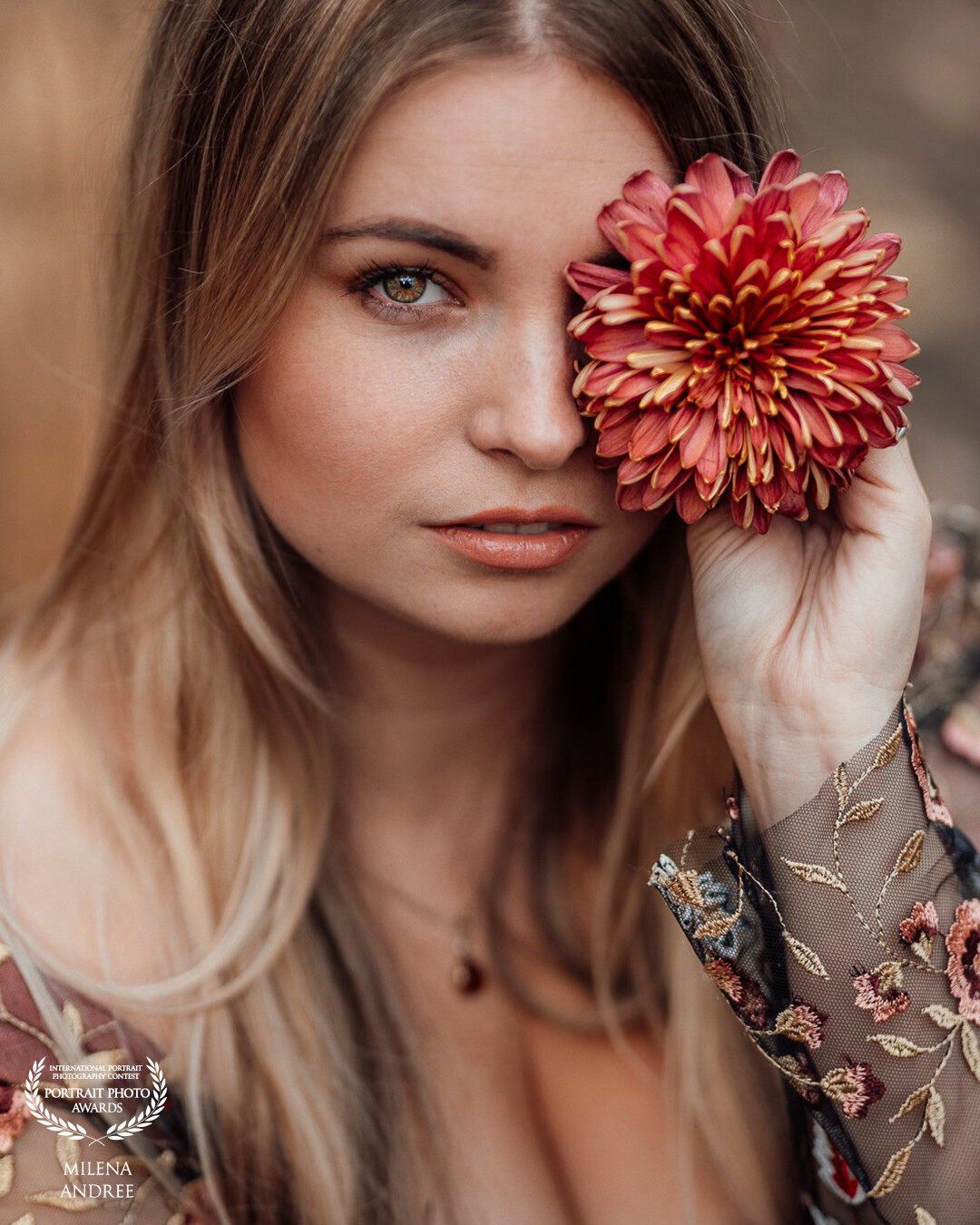 Flower girl. <br />
<br />
Photographer: @photogravity_milenaart<br />
Model: @leamartha27