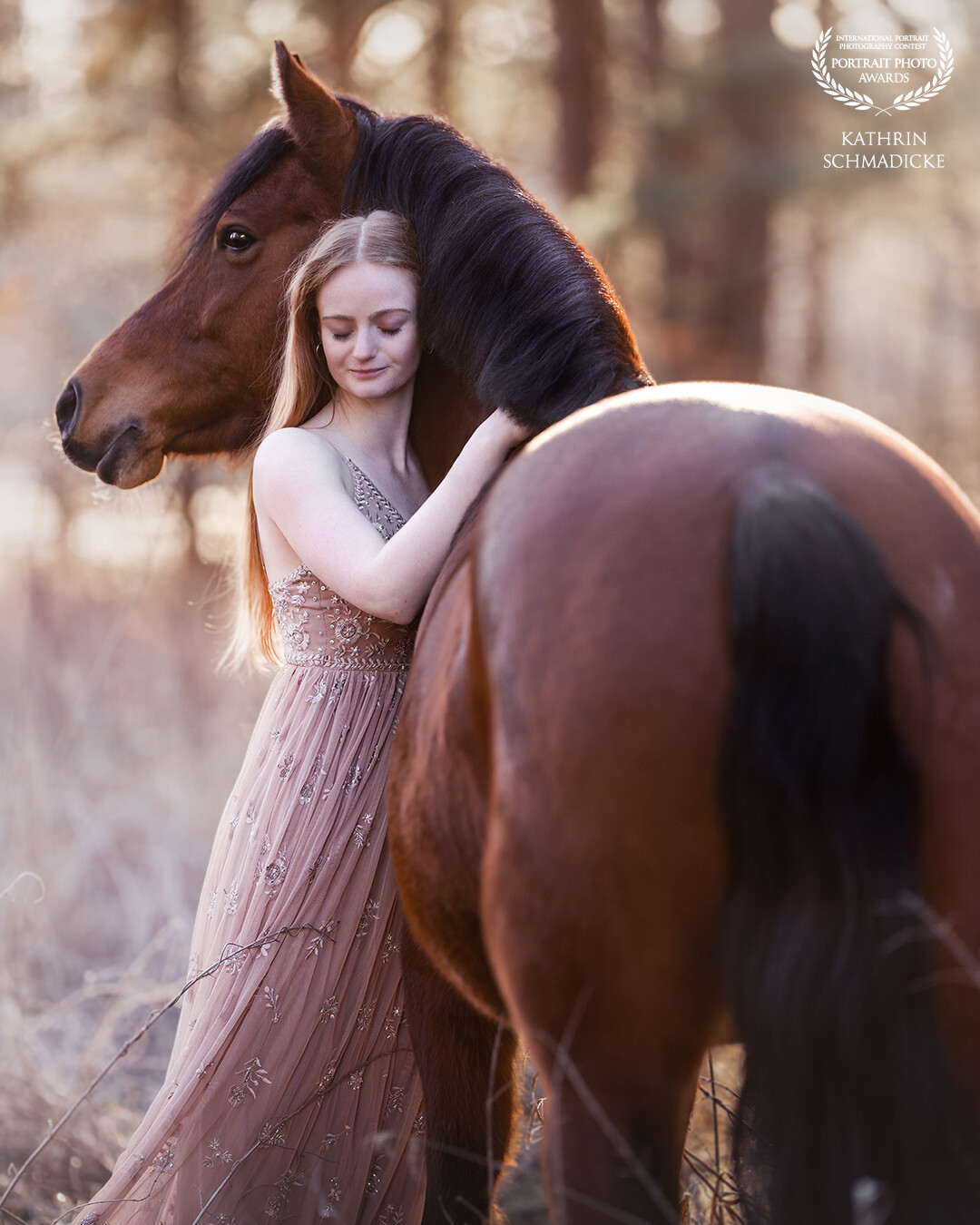 capturing the intensity of an intimate connection between horse and human and unique snapshots are one of the most beautiful things I can imagine in photography