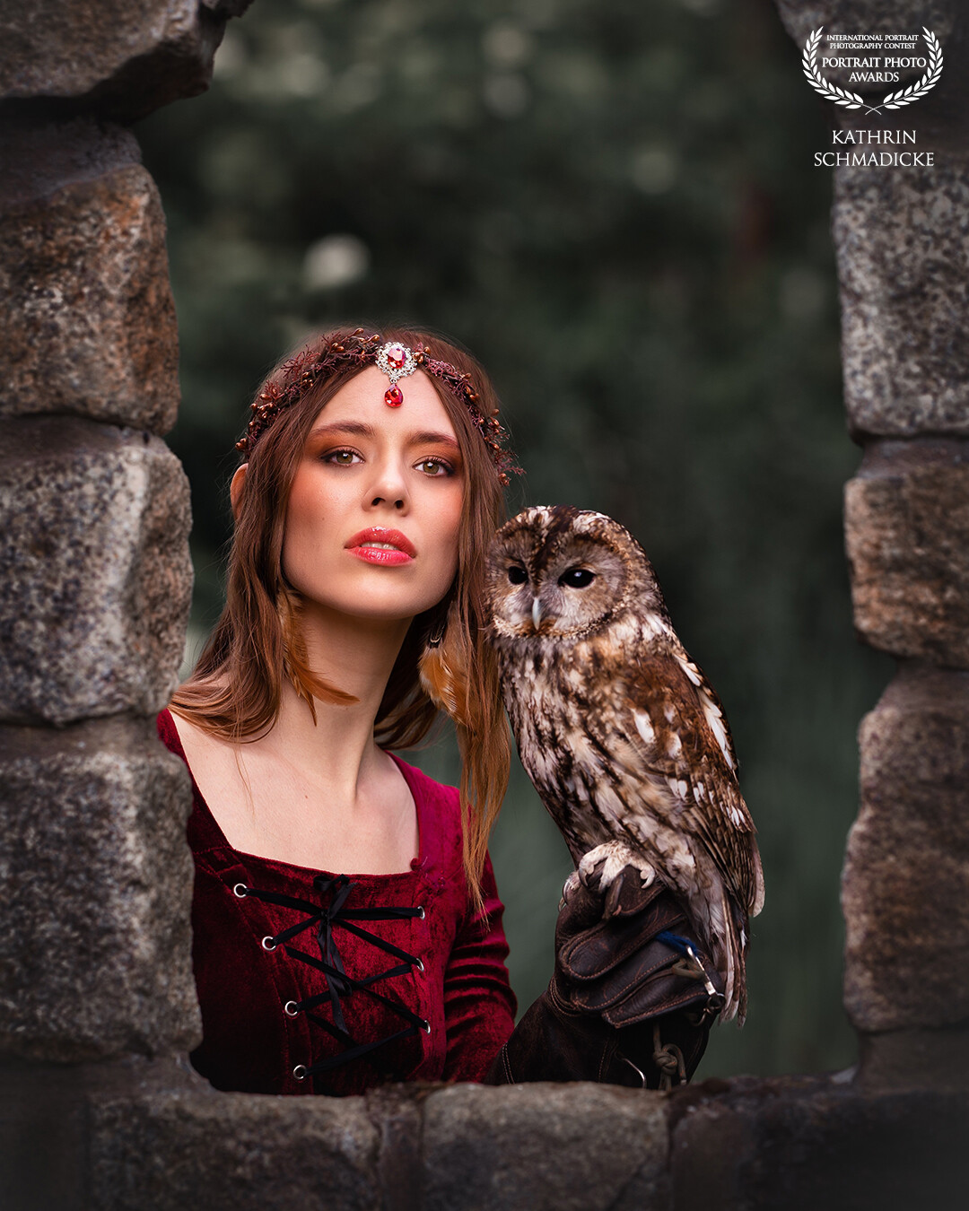 Telling fantasy worlds in a new way, capturing moments that tell their own stories and put an expressive focus on the special, that's what makes special portrait photography!