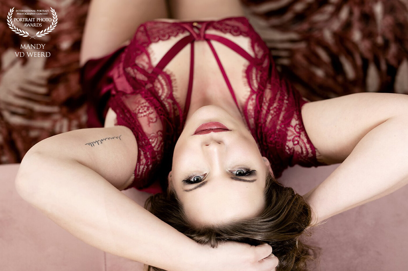 Boudoir photography<br />
This lady came for beautiful boudoir photos<br />
and how well she did!