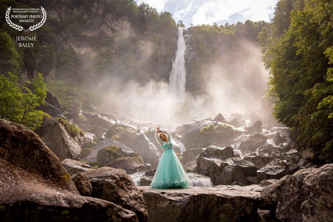We organized a weekend in the southern part of switzerland (Ticino) where we went to on of the most stunning waterfall. It rained the whole ride to this spot but we decided to stay. once the rain stopped we were give a wonderful light for this picture.<br />
Model: @st_walker91<br />
Dresses: Estelle Creation @estelle_creatrice