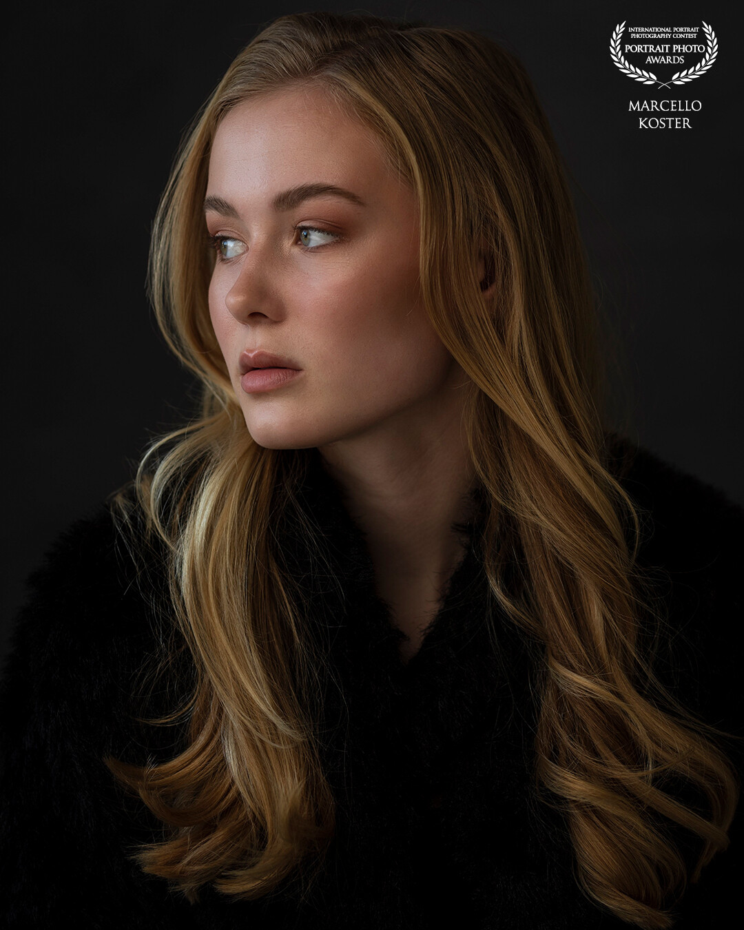 This is Anne!✨<br />
 A young model who can already give a very mature look in front of the camera. <br />
Just look at the photo and judge for yourself... this has truly become a beautiful portrait photo. <br />
Well done, Anne!<br />
We've already won many awards, and this surely won't be the last.💯👍📸
