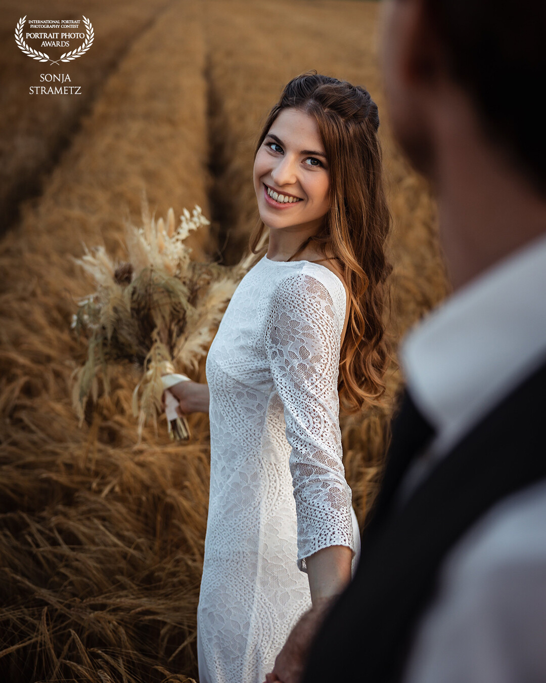 This two lovebirds were absolutely gorgeous during this session. Perfect light and the corn field made a beautiful contrast with the white dress.